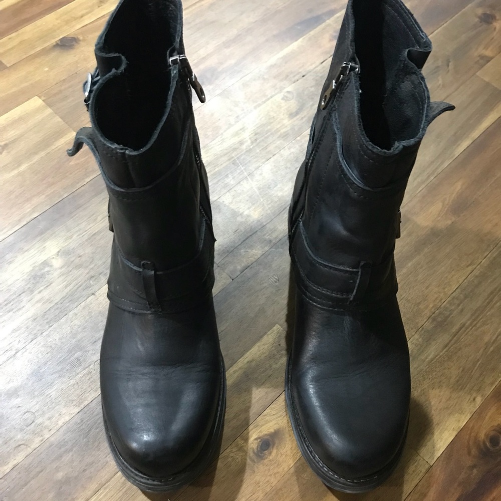 Steve Madden Puddles Black Leather Size 7